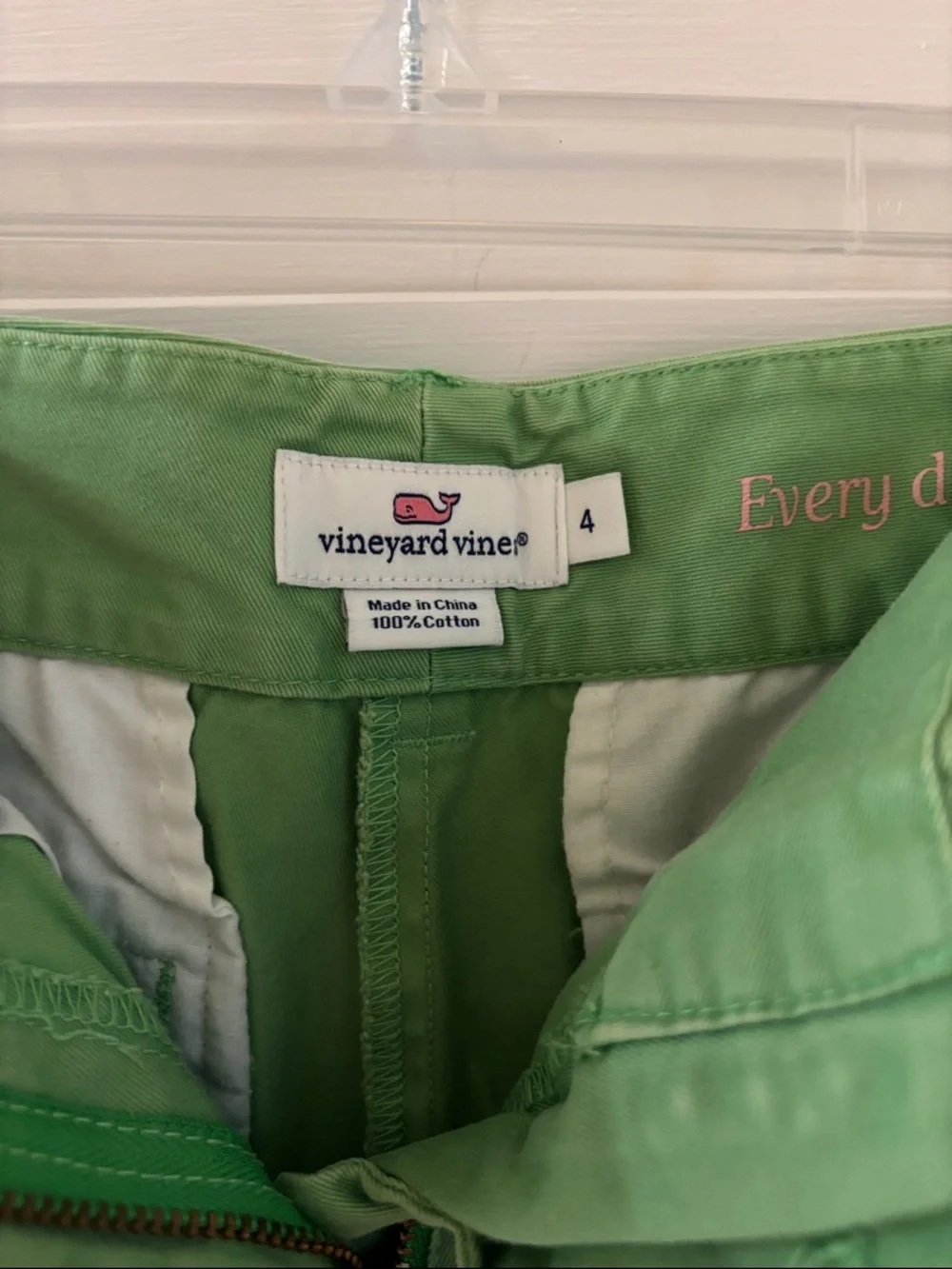 Vineyard Vines Women’s Kelly Green Chino Shorts Size 4 - Picture 3 of 5